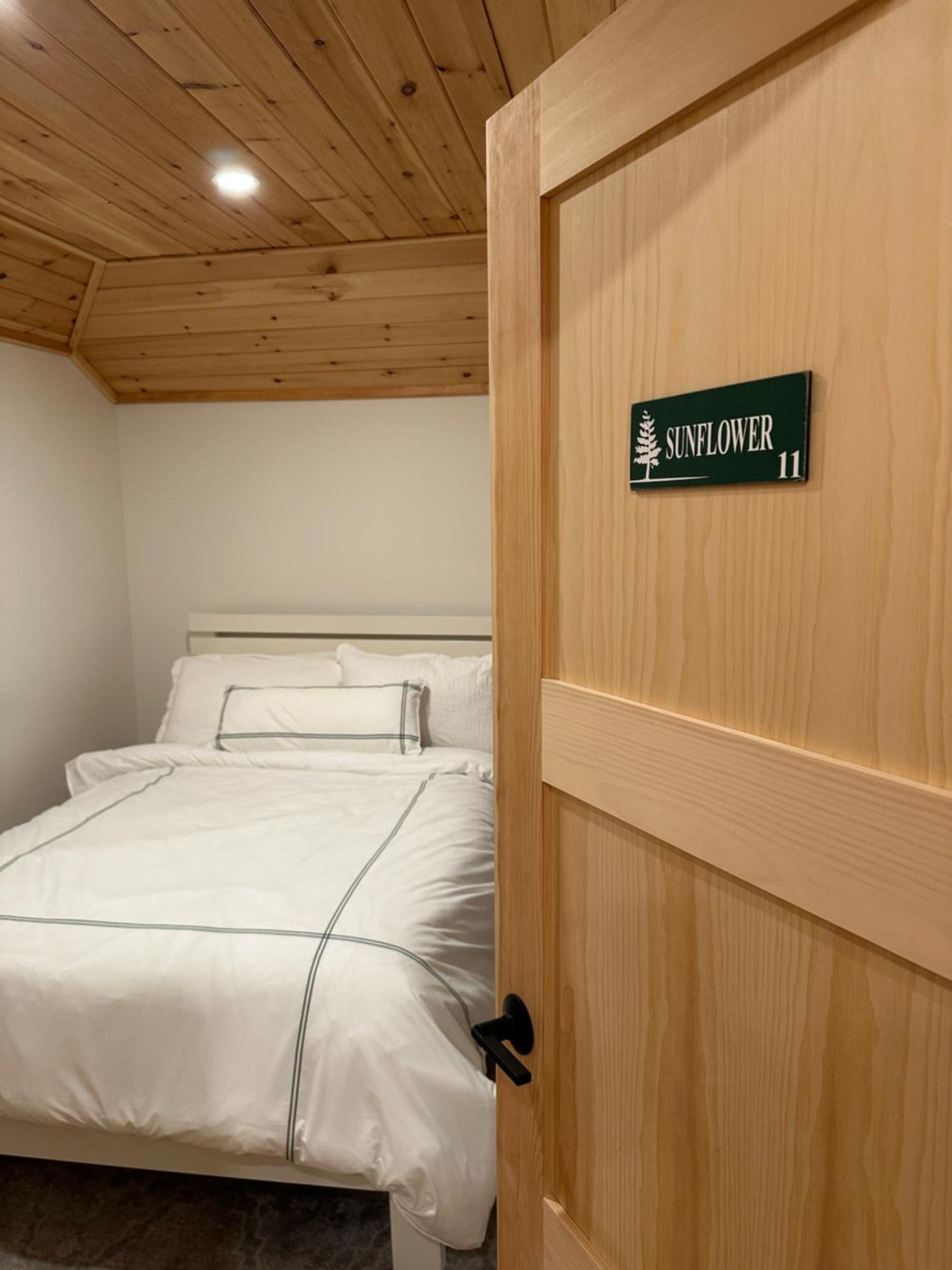 Hotel Haliburton Post House à Minden Extérieur photo