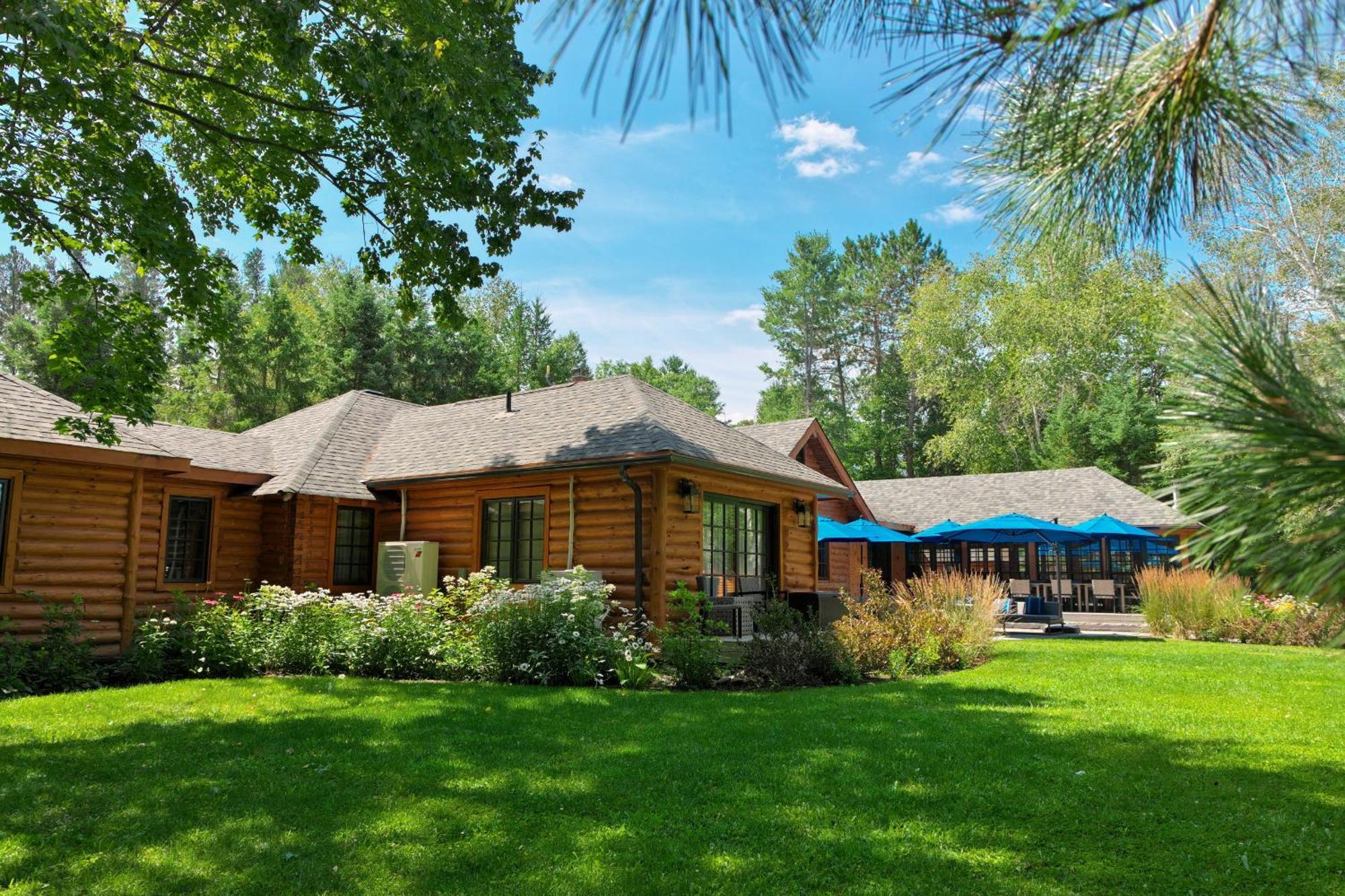 Hotel Haliburton Post House à Minden Extérieur photo
