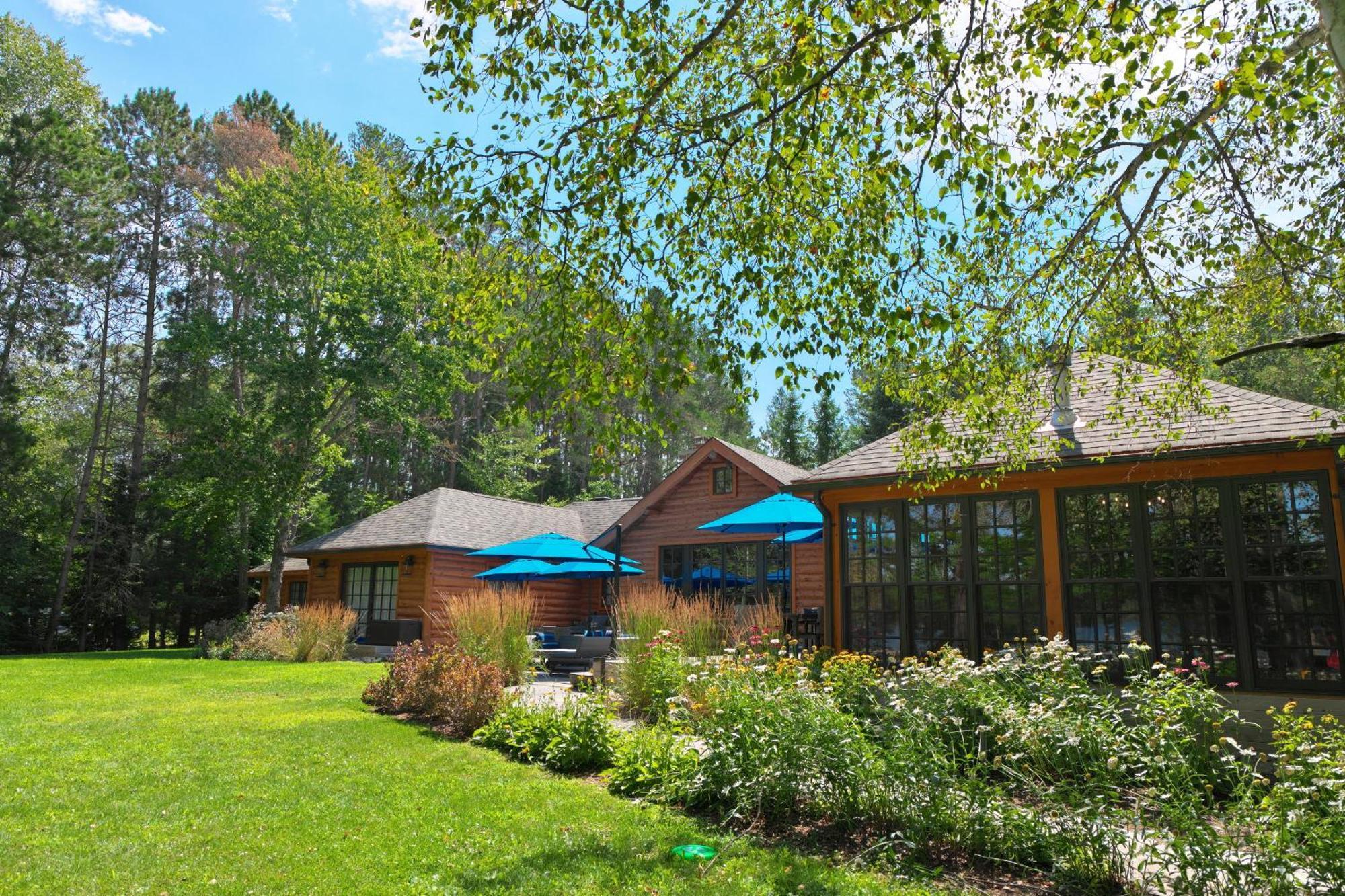Hotel Haliburton Post House à Minden Extérieur photo